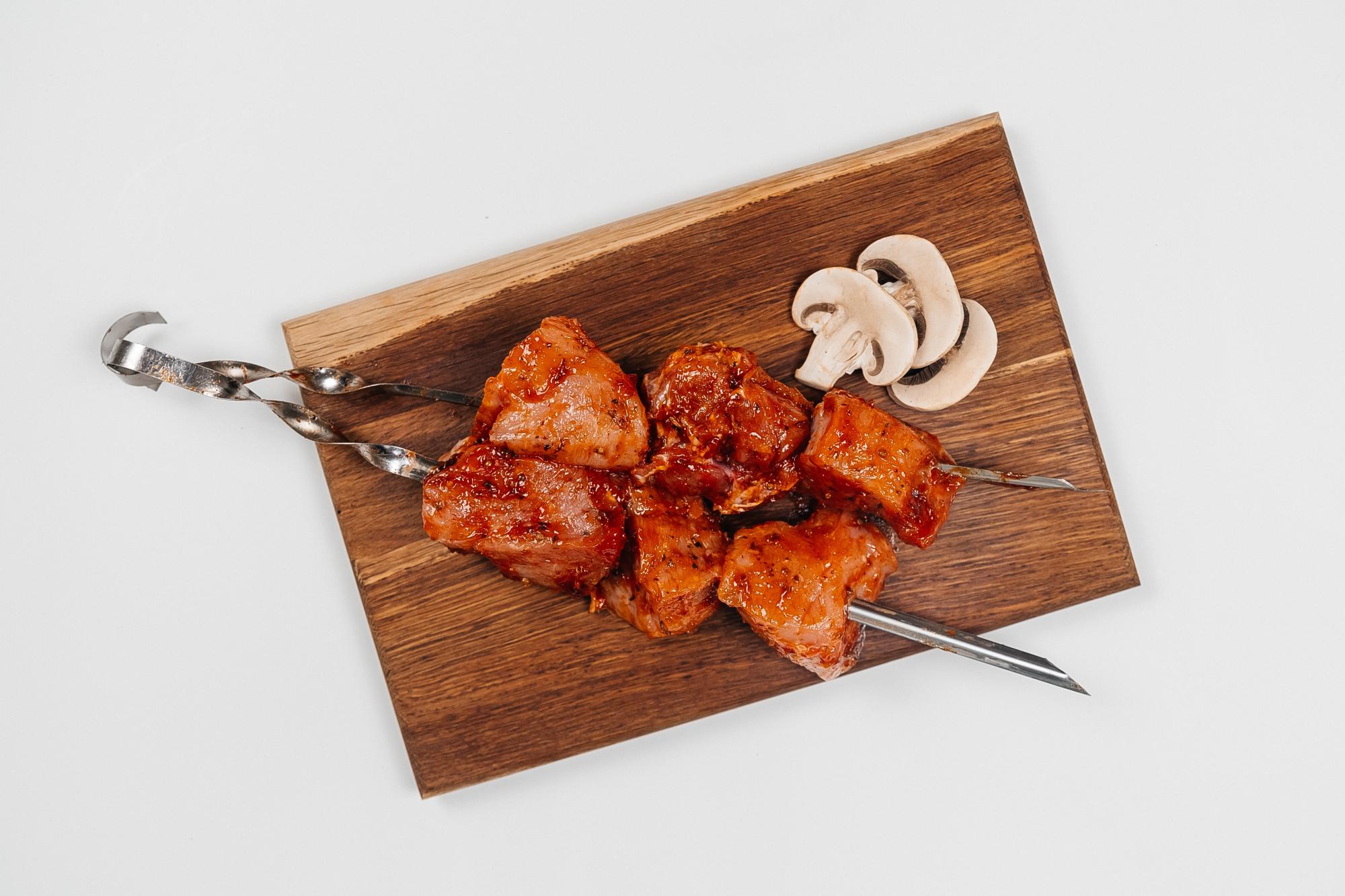 Шашлык из шеи свиной в маринаде "Брусничный"