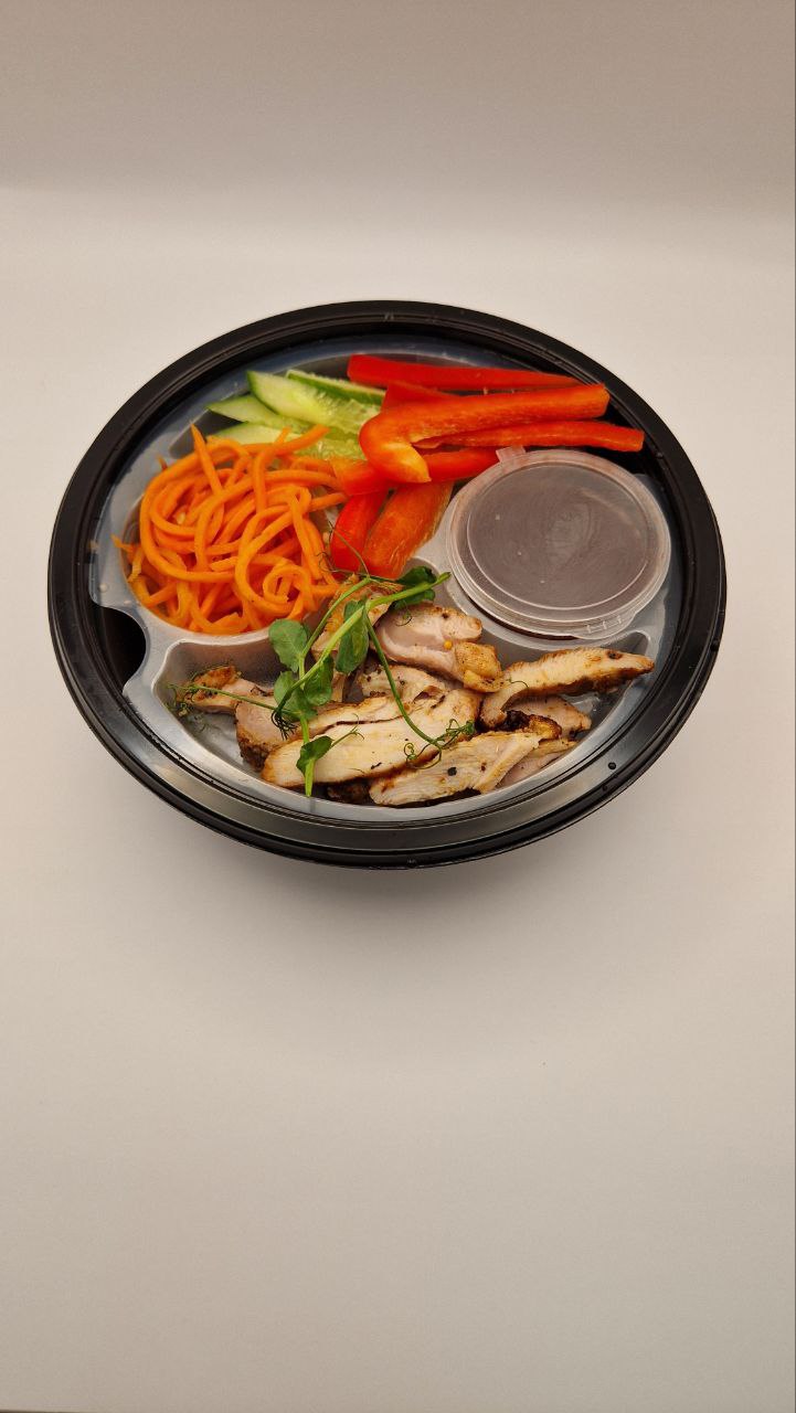 Салат-мангал с курицей и фунчозой 280гр