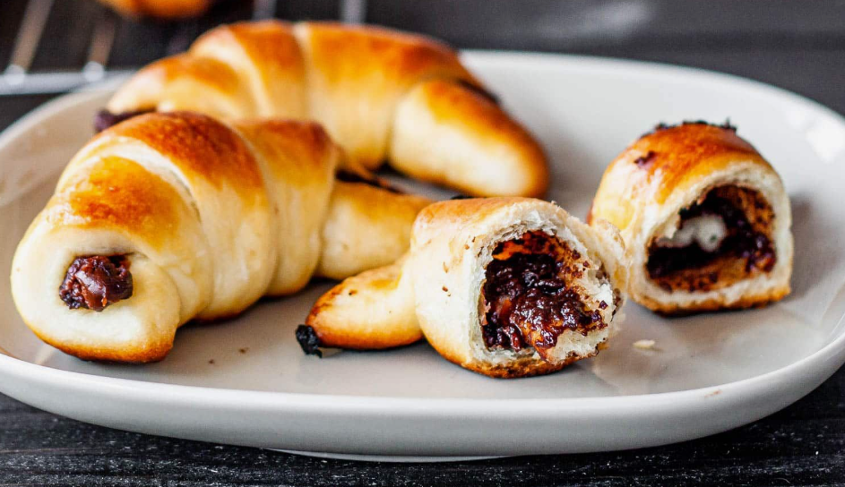 Рогалик с шоколадной начинкой,100 гр