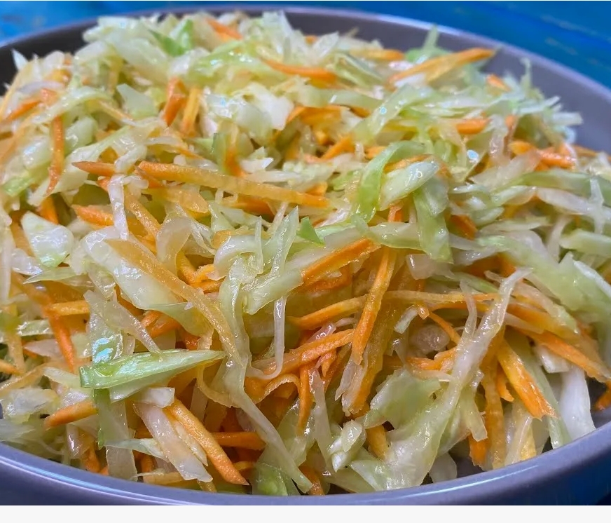 Салат капустный с морковью