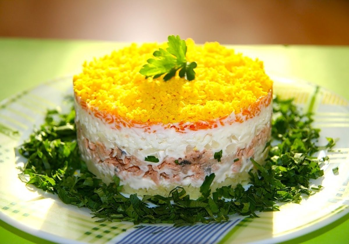 Салат "МиМоза с горбушей"