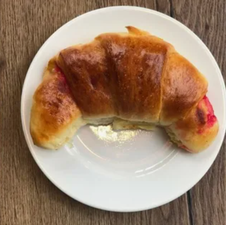 Рогалик с малиновым конфитюром,100 гр