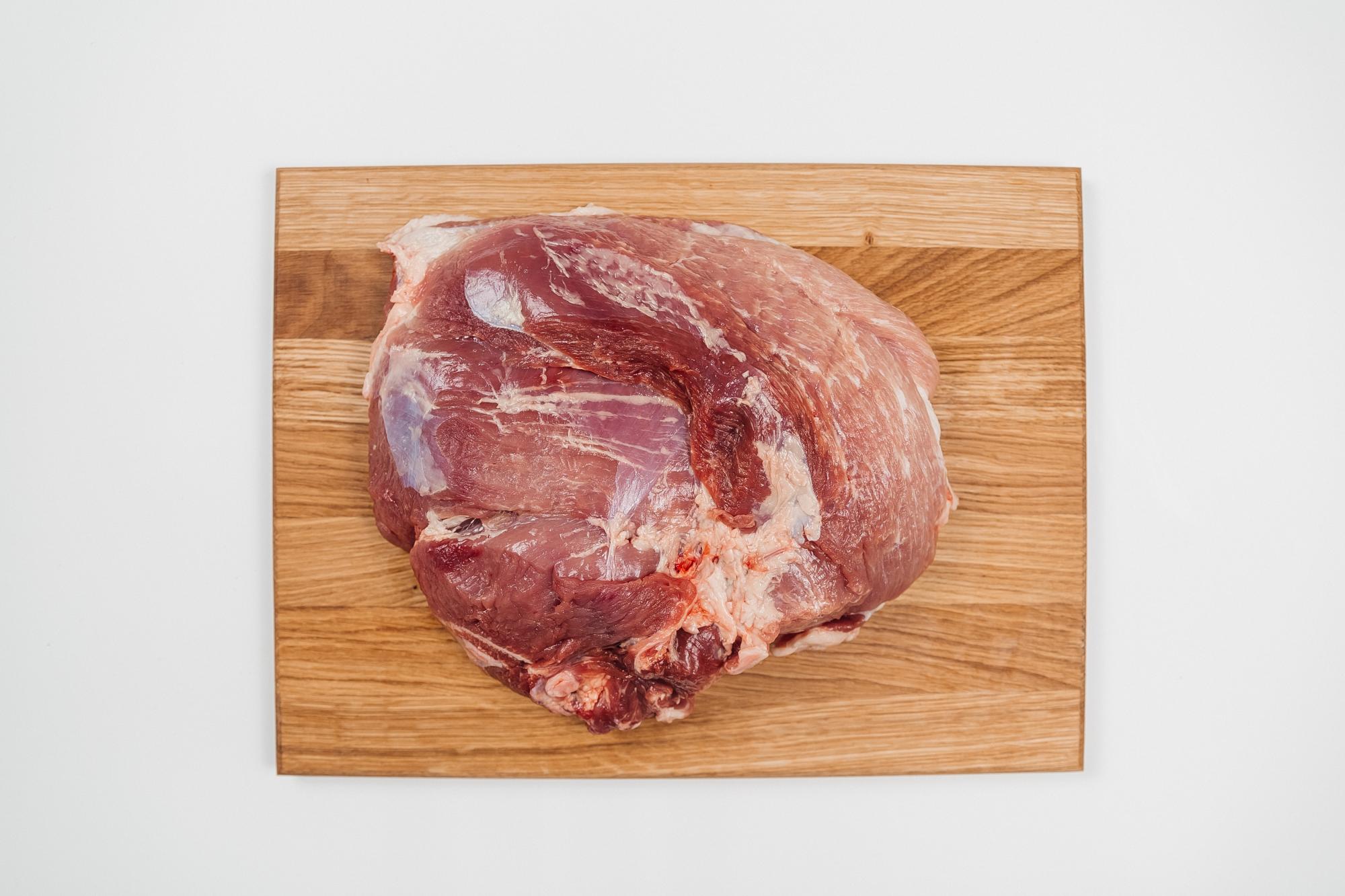 Окорок свиной б/к