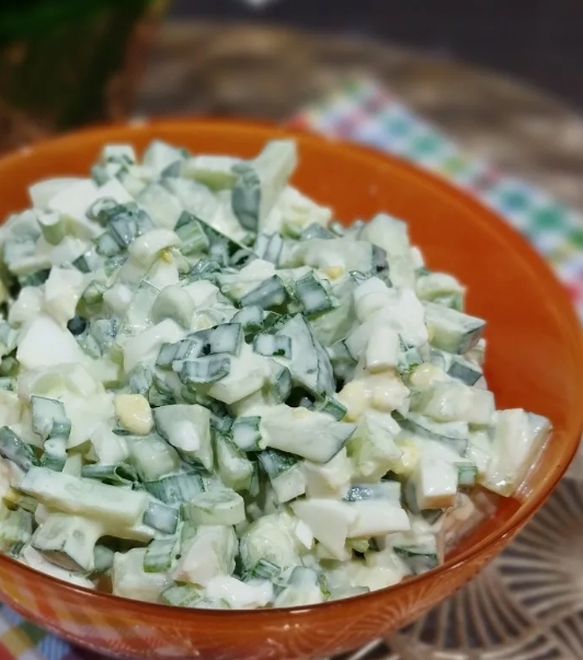Салат из яиц рубленных с луком