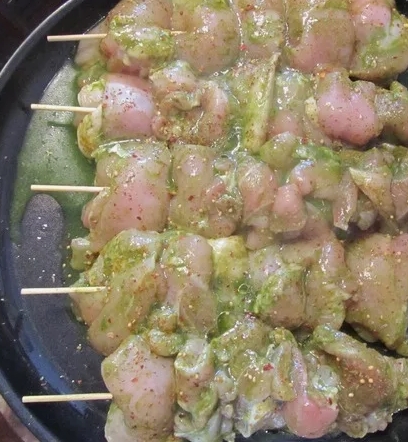 Шашлык куриный  (филе куриное в чесноке и травах)