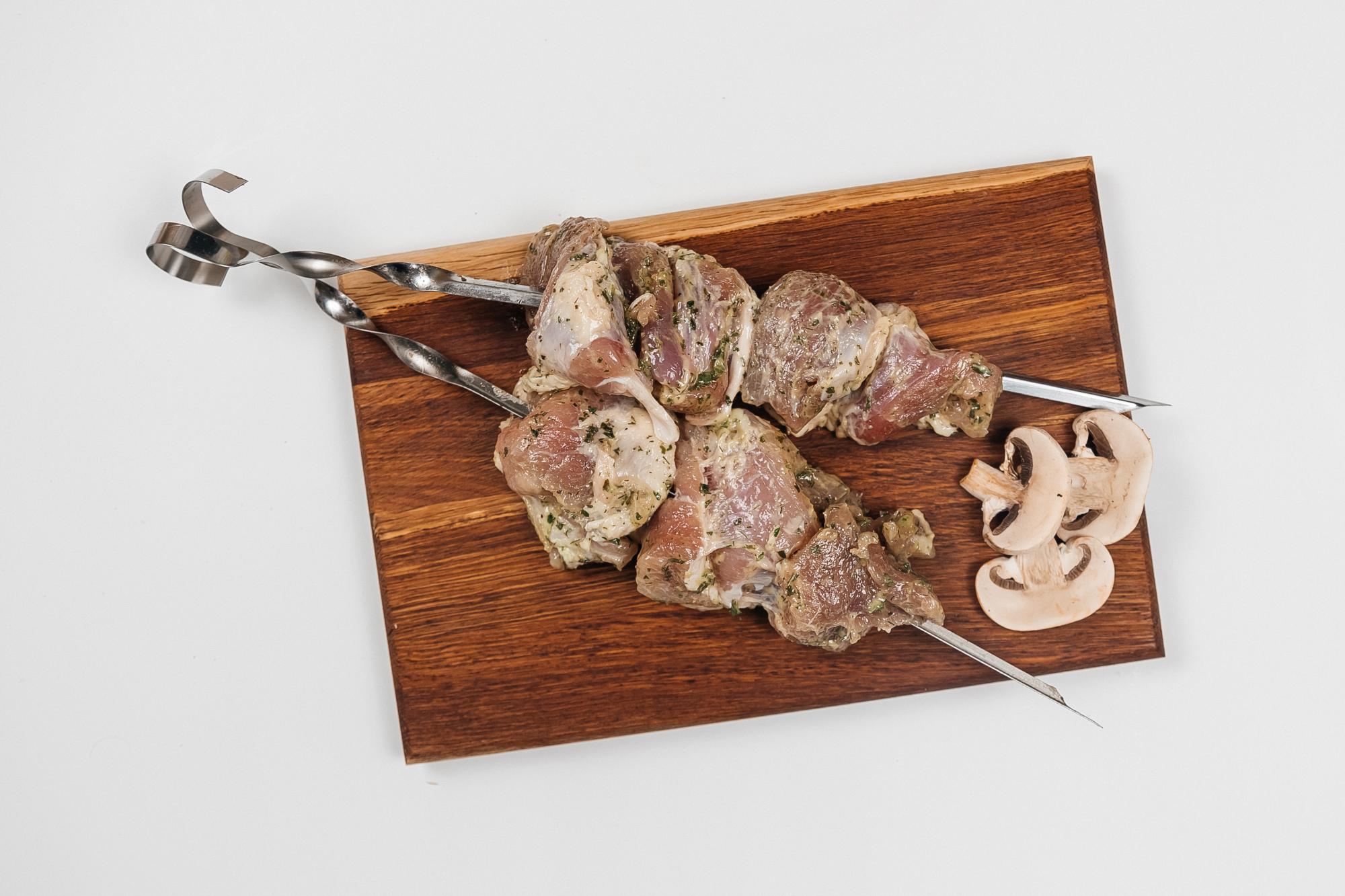 Шашлык из окорока свиного в маринаде "Чесночный с травами"